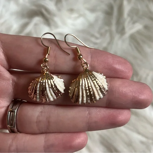 NEW Handmade Seashell Earrings 18k Gold Plated - Picture 6 of 7